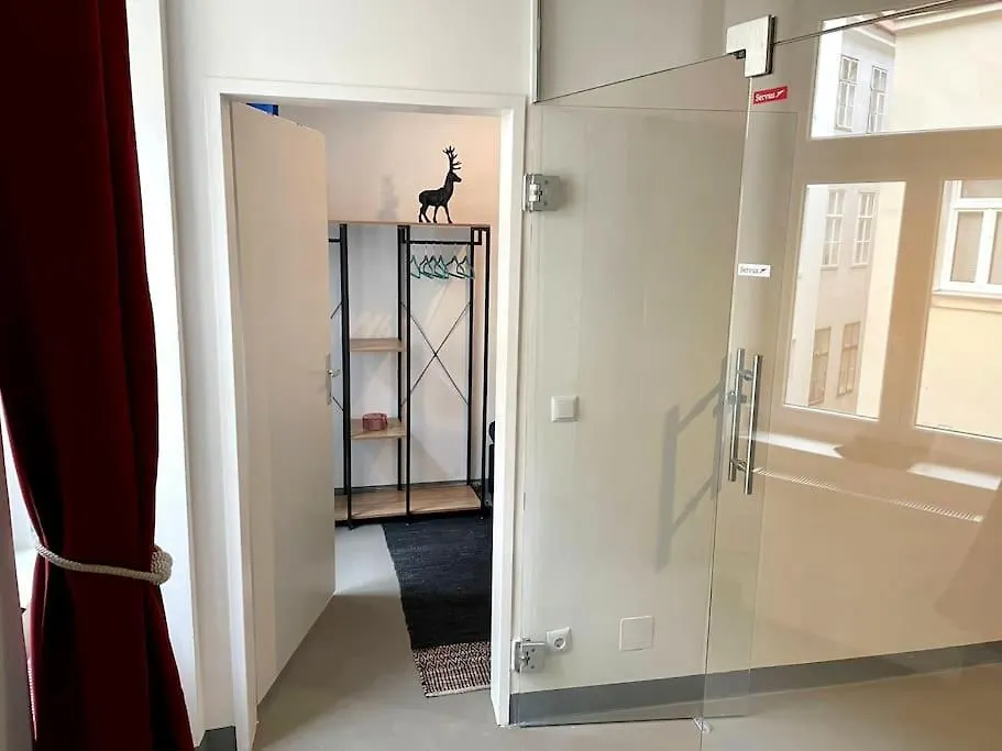 Klimatisierte Sehr Zentrale Wohnung-Loftstyle- Vienna 0*,  Austria